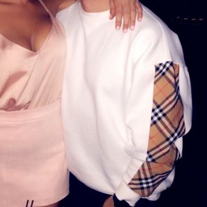 White Burberry sweatshirt worn once no stains